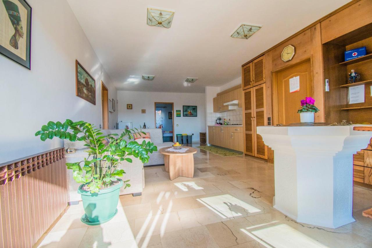 Apartments Grand & Plav In Krk Đảo Krk Ngoại thất bức ảnh