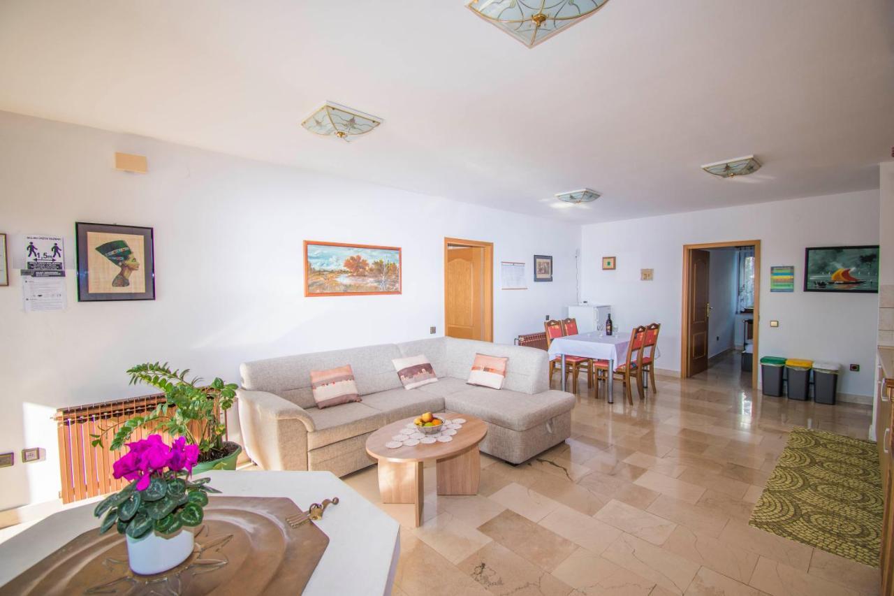 Apartments Grand & Plav In Krk Đảo Krk Ngoại thất bức ảnh