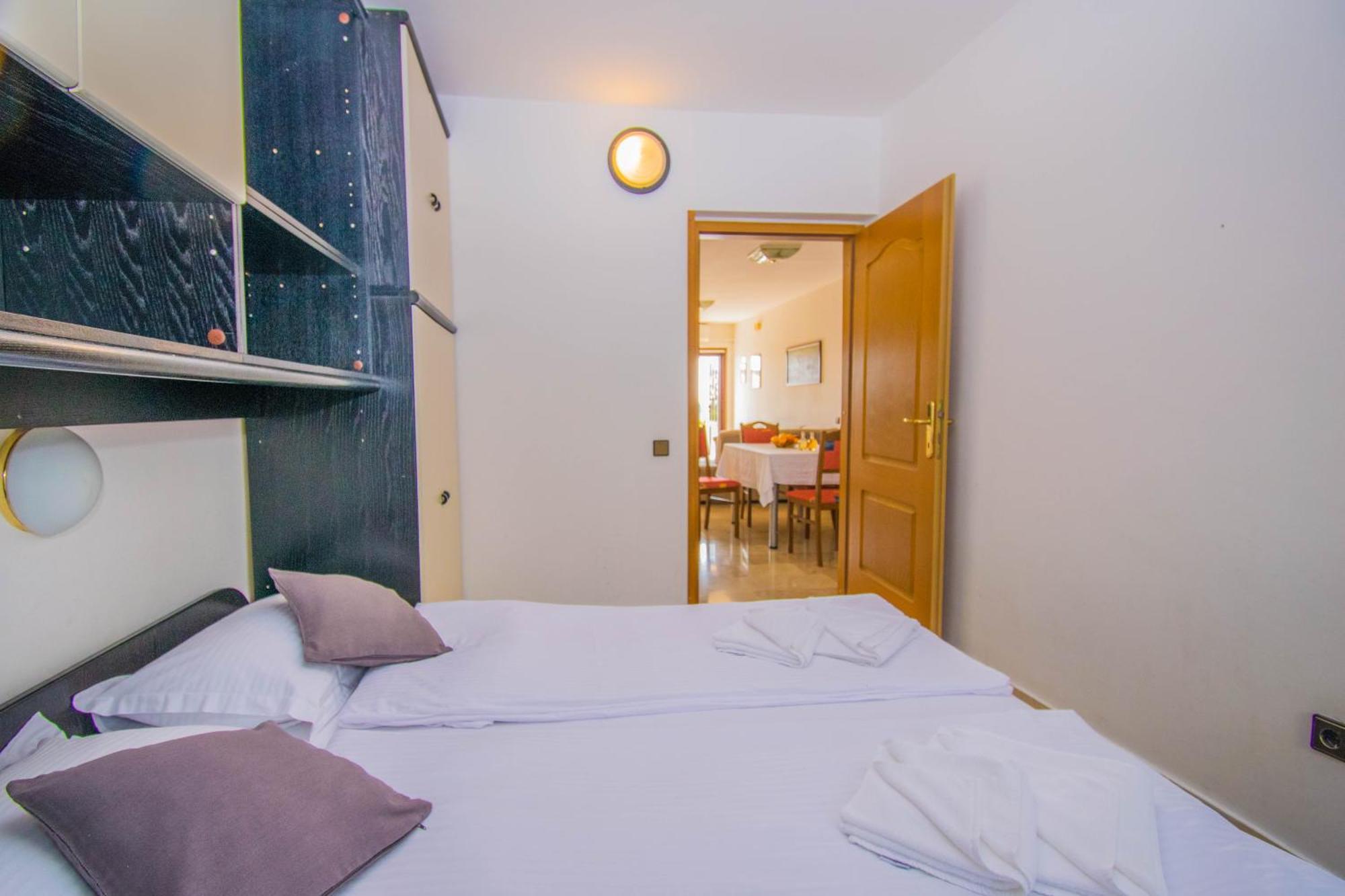 Apartments Grand & Plav In Krk Đảo Krk Ngoại thất bức ảnh